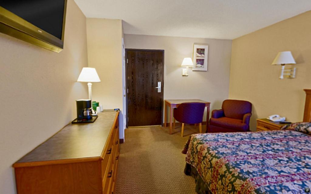 Suites Hesston Room photo