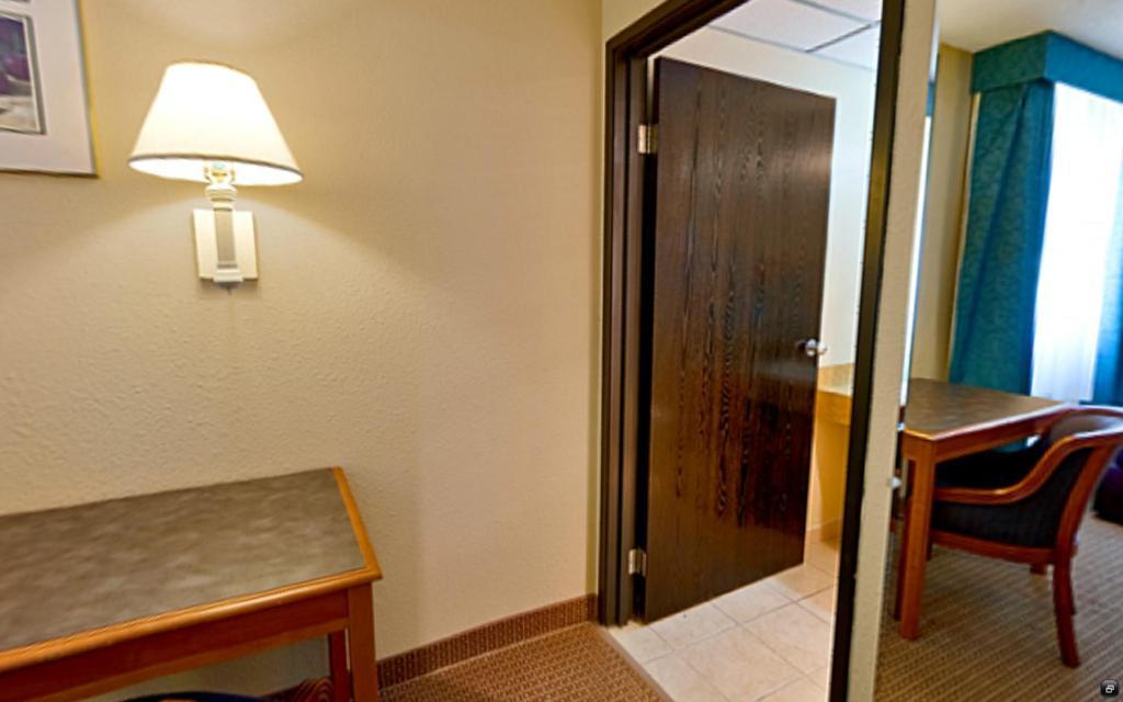 Suites Hesston Room photo